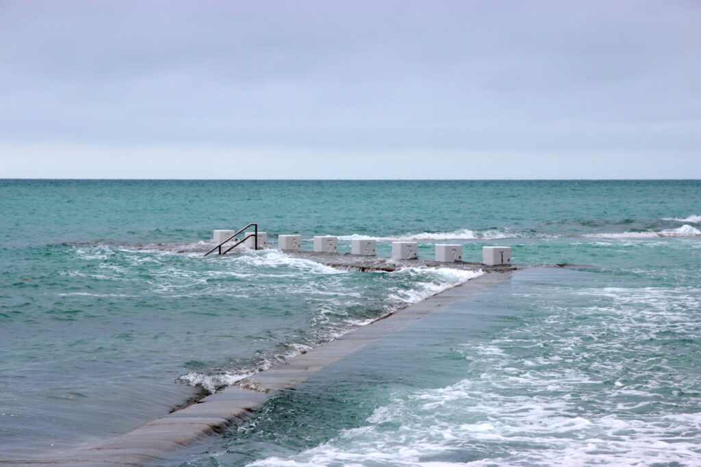 Le bassin d'eau de mer à Granville